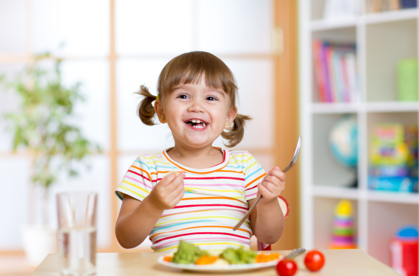 Healthy Baby and Toddler Snacks. Healthy Toddler Snacks. No added sugar toddler snacks. Sustainable snack containers. Young child smiling and eating a healthy plate of food. 